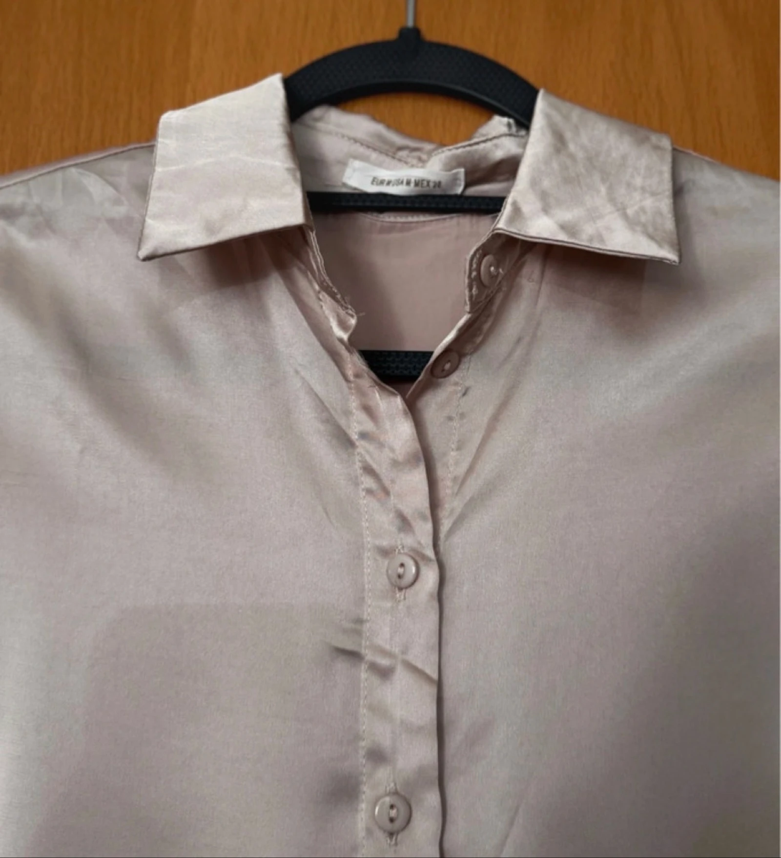 Blusa bege acetinada – photo 4